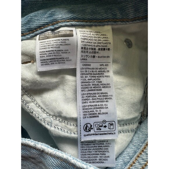 Levi's Women's Superlow 5 Pocket Light Wash Distressed Raw Hem Denim Shorts 26 - Picture 8 of 8